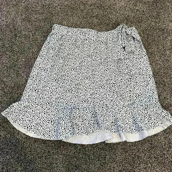 Black and White Handmade Skirt Polka Dots Small Bow, 16 Inches Fun Ruffle Casual - Picture 1 of 9